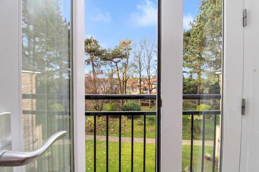 2 bed flat for saleLocker Lane, Ripon HG4 photo 3