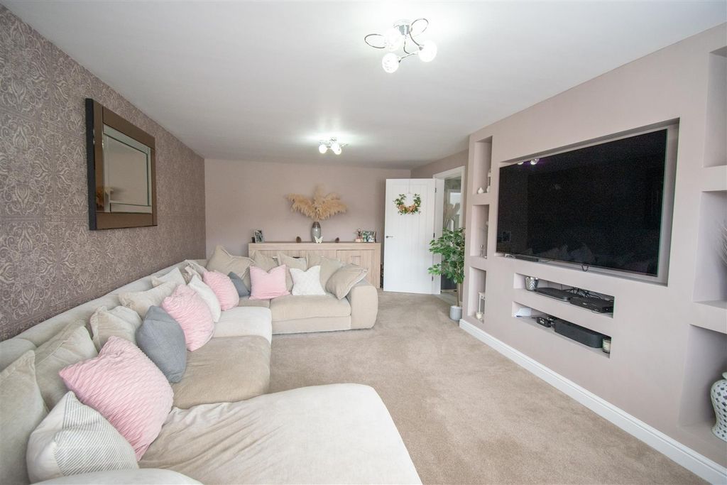Additional image 3 of 5 bed detached house for saleBelfry Way, Ripley DE5