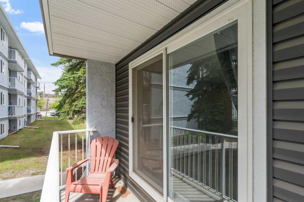202C-5601 Dalton Drive NW, Calgary, AB, T3A 2E2 photo 3