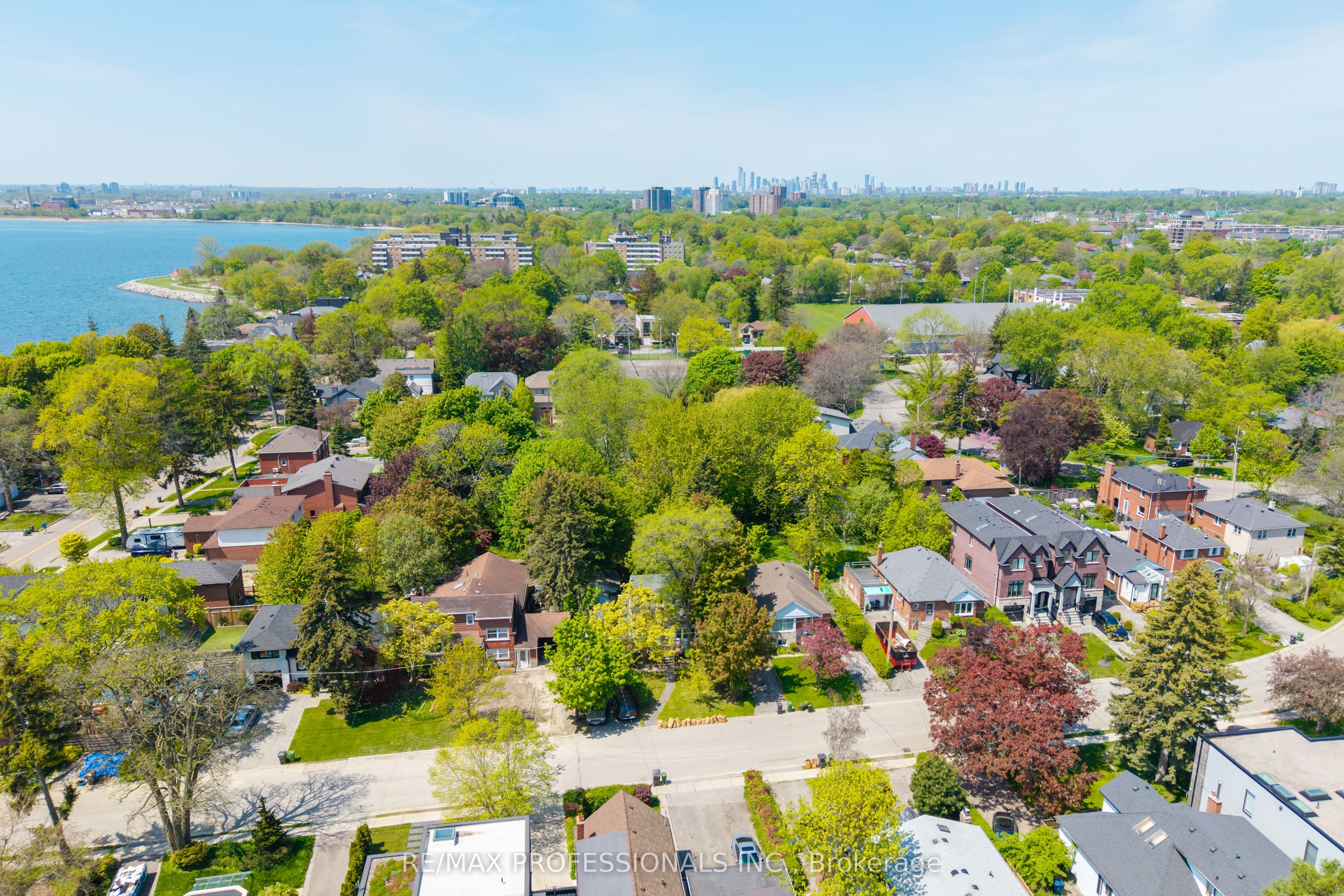 Additional image 4 of 4 Elton Crescent, Toronto, ON, M8W 2X8