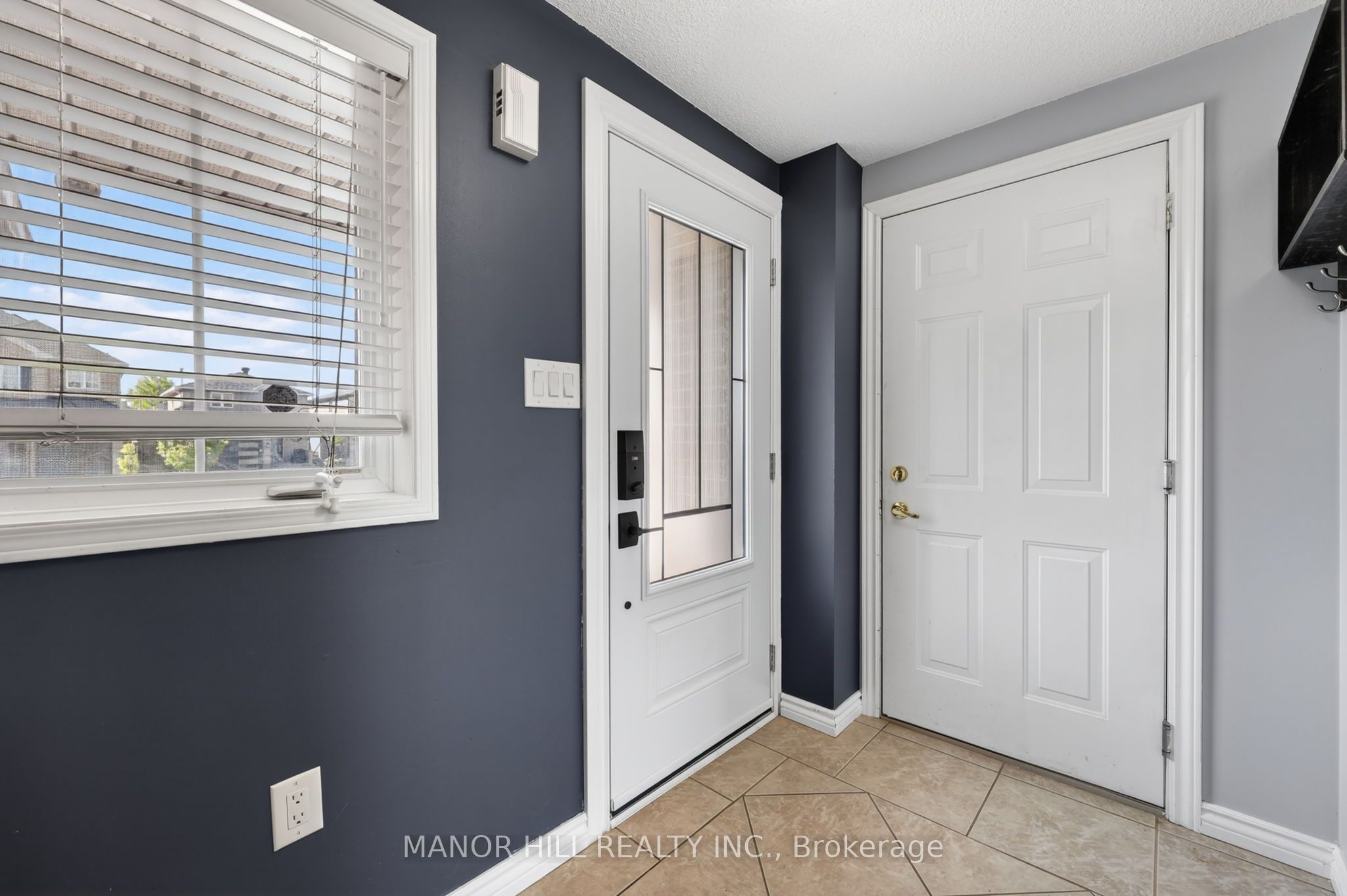 62 Monarchy Street N, Barrie, ON, L4M 7K1 photo 2