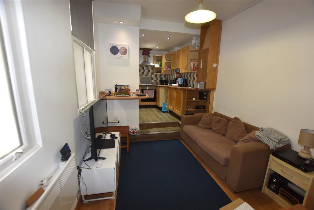 Additional image 7 of 4 bed flat for saleFore Street, Redruth TR15
