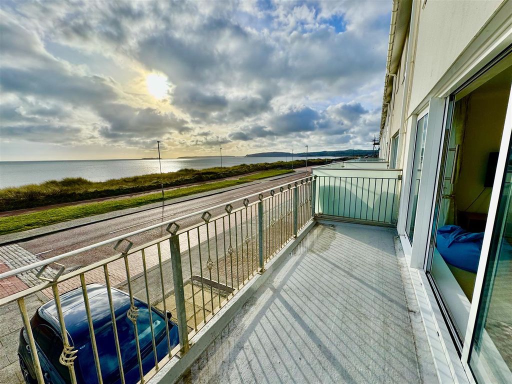 Additional image 2 of 4 bed town house for saleVictoria Parade, Pwllheli LL53