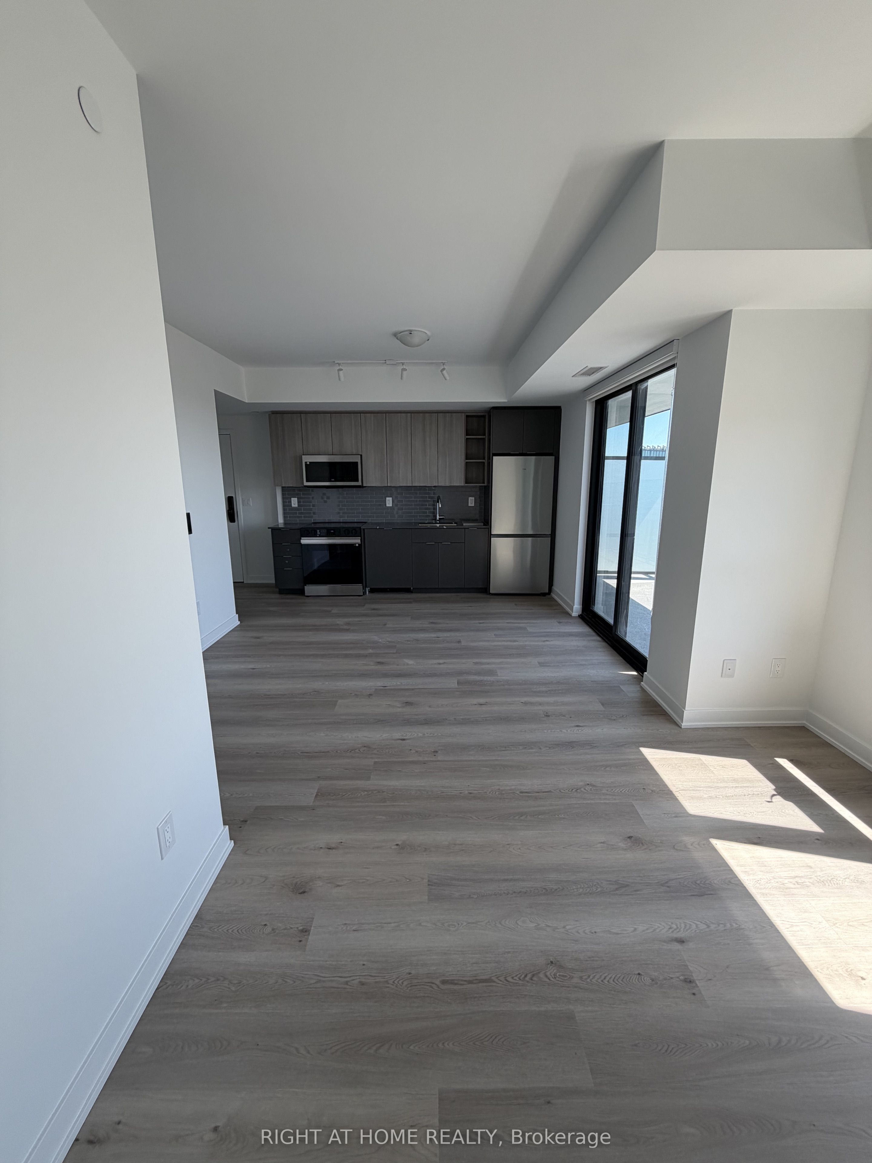 2307-2075 Lakeshore Road, Burlington, ON, L7R 1E2 photo 4