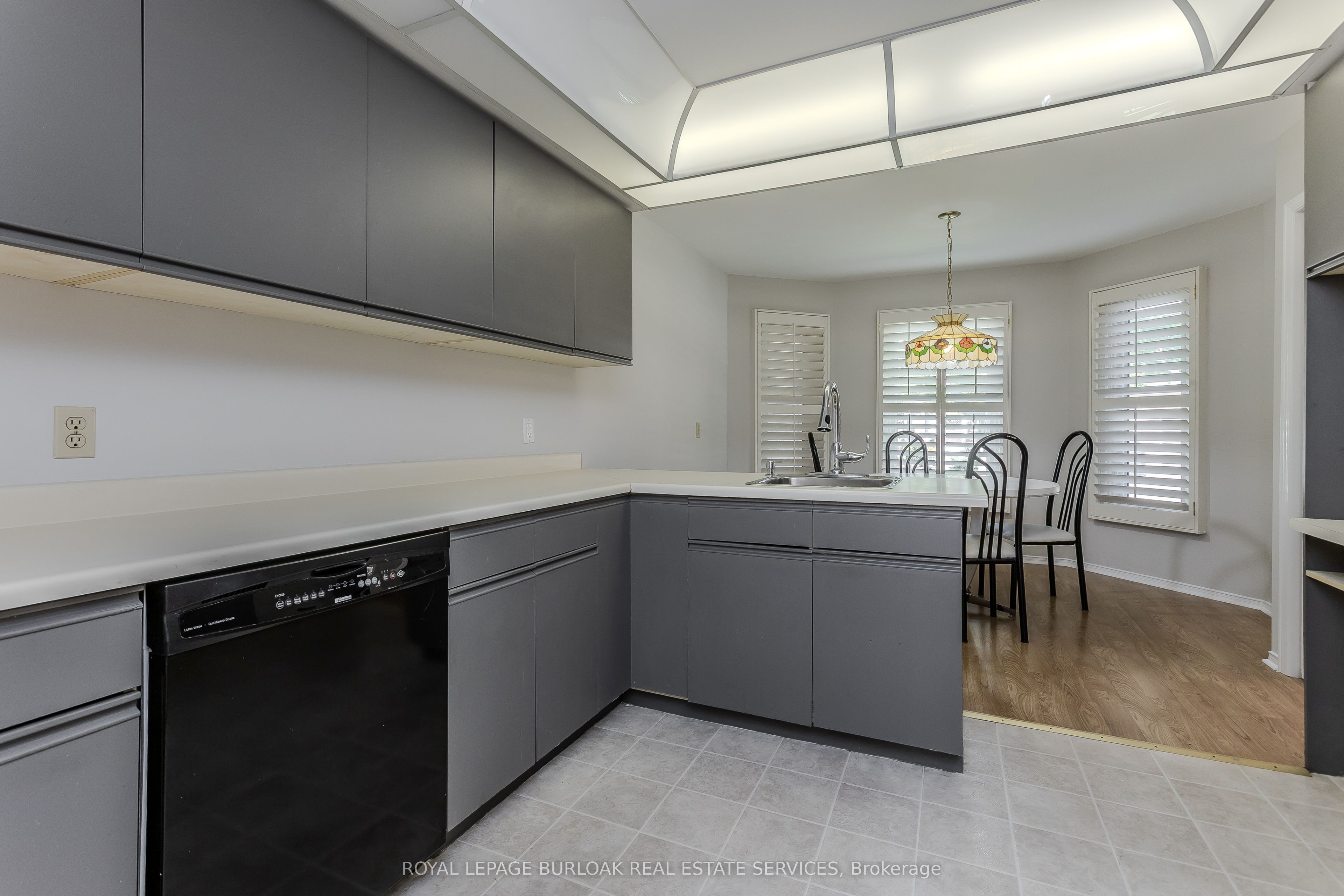 10-2155 Duncaster Drive, Burlington, ON, L7P 4R4 photo 5