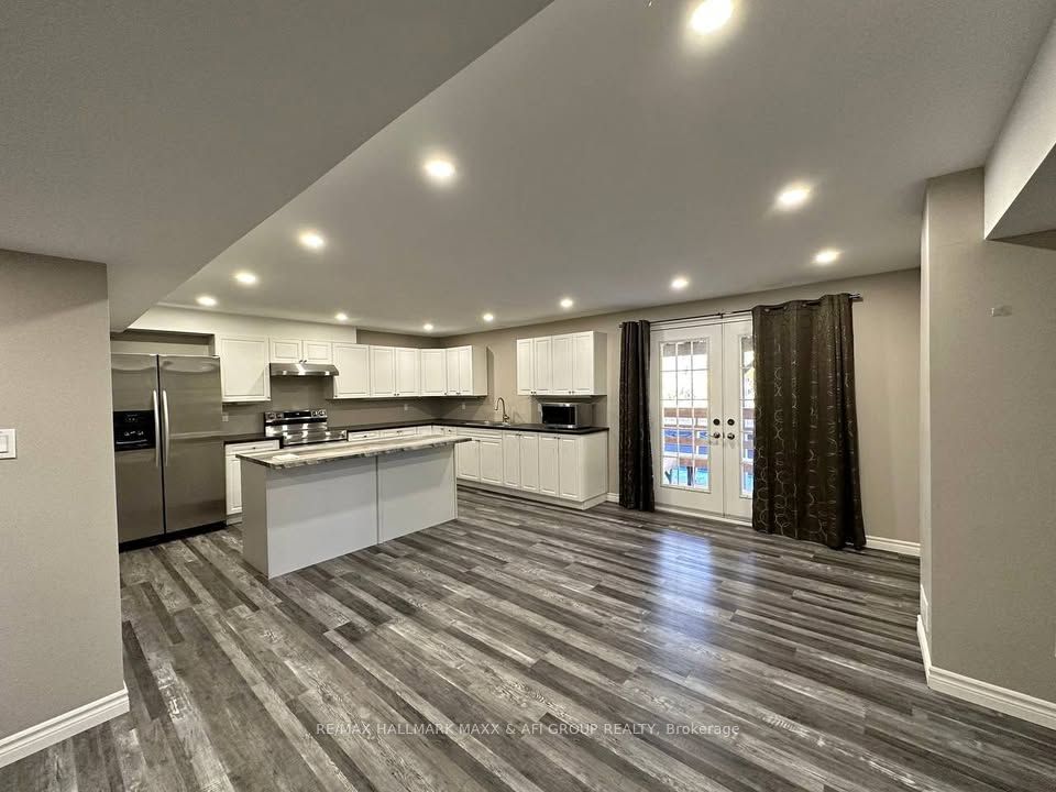 33 Camelot Square, Barrie, ON, L4M 0C3