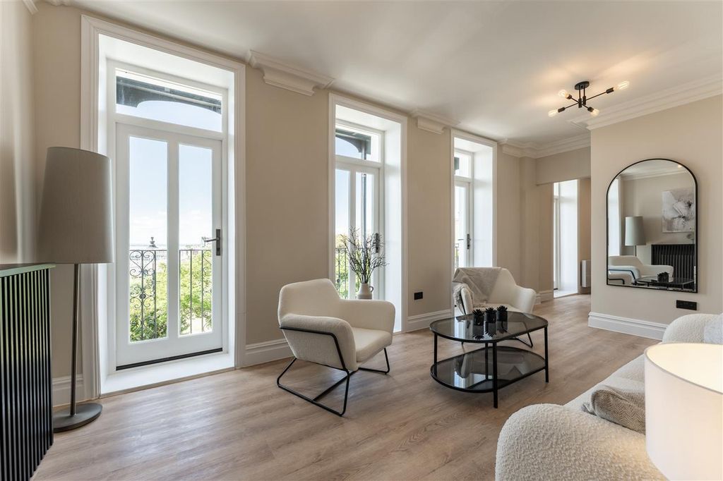 2 bed flat for saleAlbion Place, Ramsgate, Ramsgate CT11 photo 2