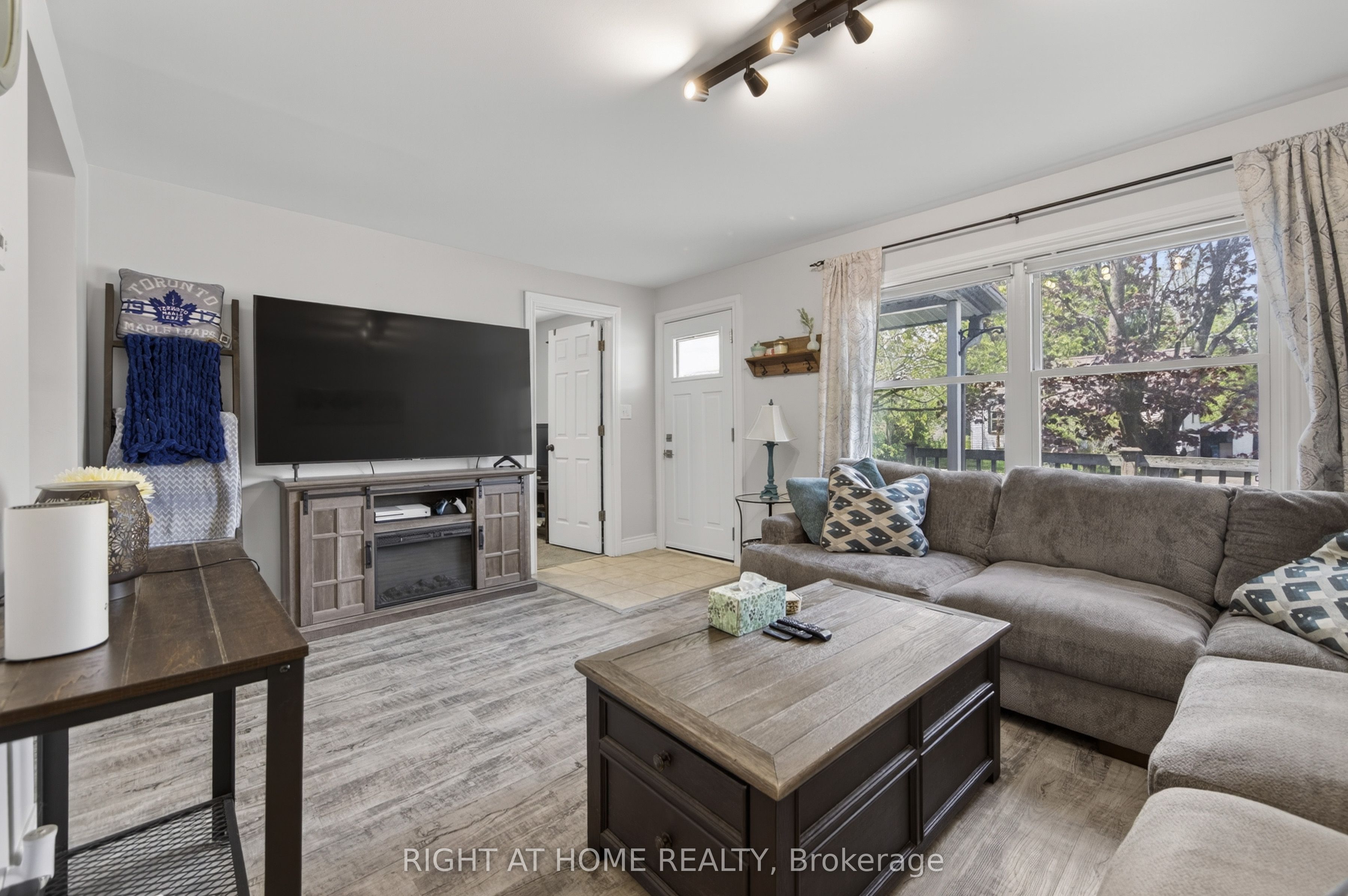 313 Mary Street, Orillia, ON, L3V 3E9 photo 5