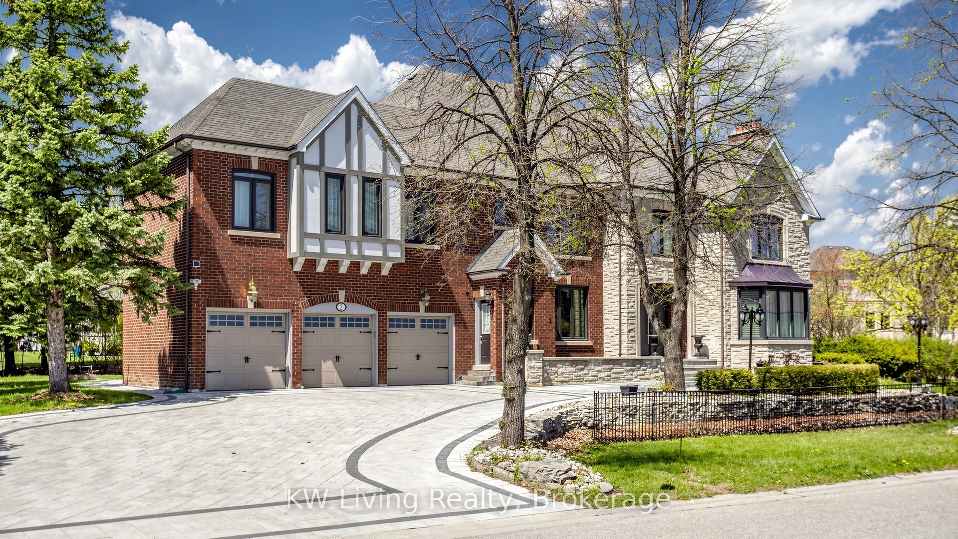 2 Cortina Court N, Richmond Hill, ON, L4B 2G8 photo 3