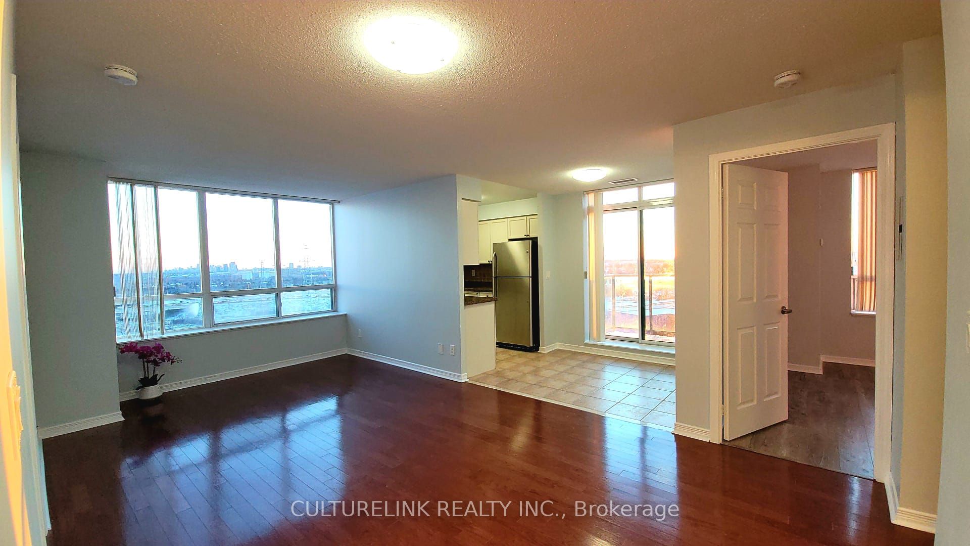 PH 10-23 Oneida Crescent, Richmond Hill, ON, L4B 0A2 photo 3