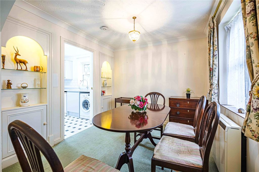 Additional image 7 of 2 bed flat for saleWatling Street, Radlett, Hertfordshire WD7