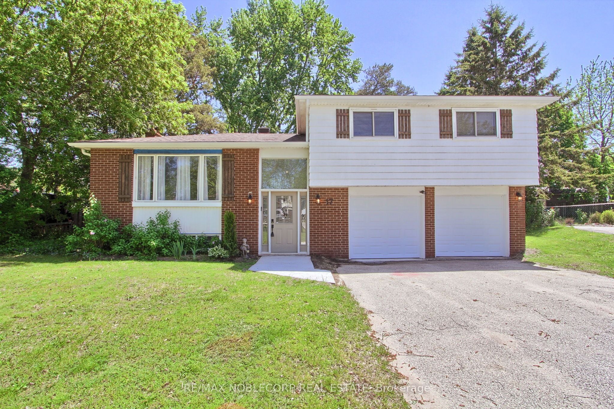 17 Larkdale Crescent, Essa, ON, L0M 1B0
