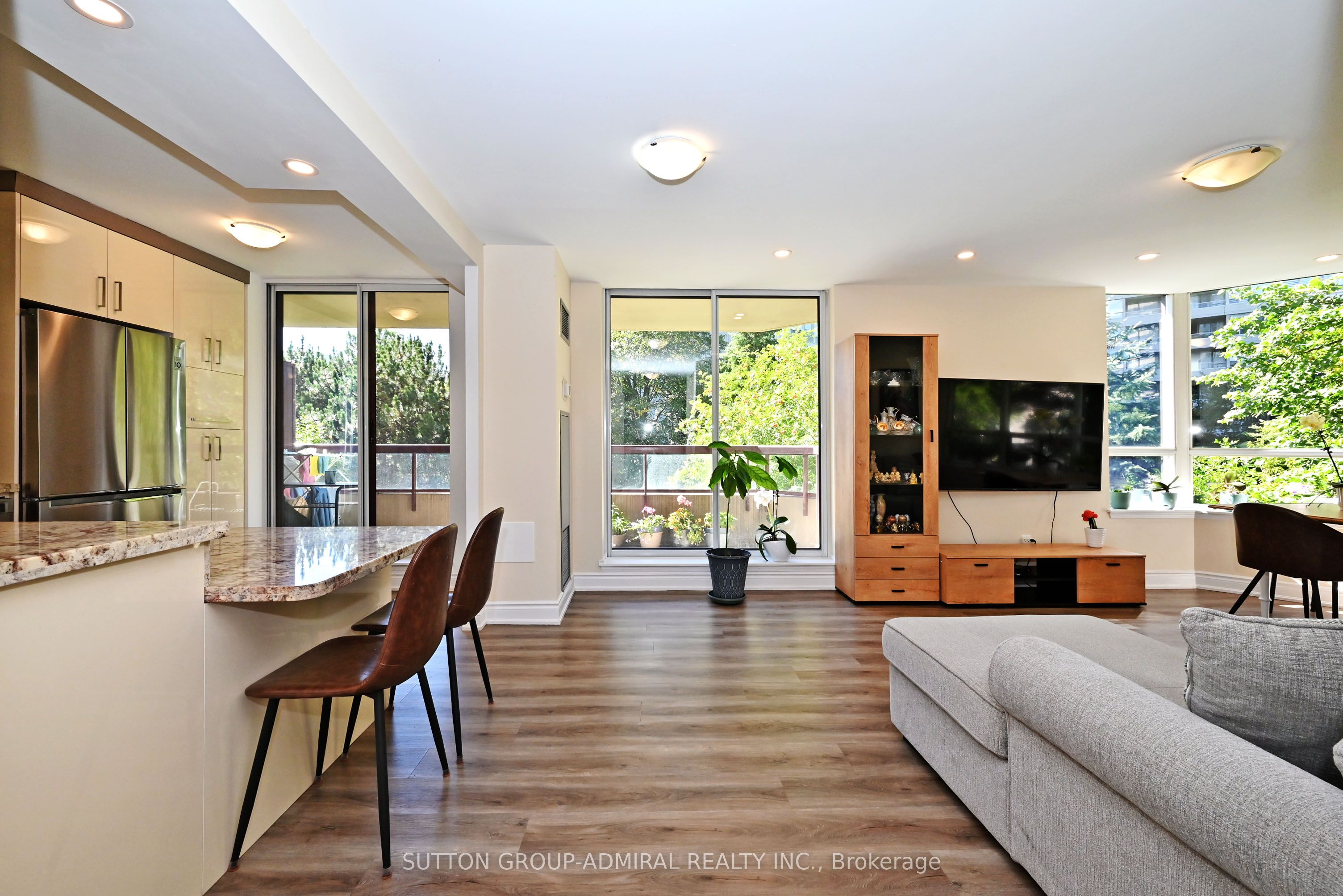 203-91 Townsgate Drive, Vaughan, ON, L4J 8E8 photo 3