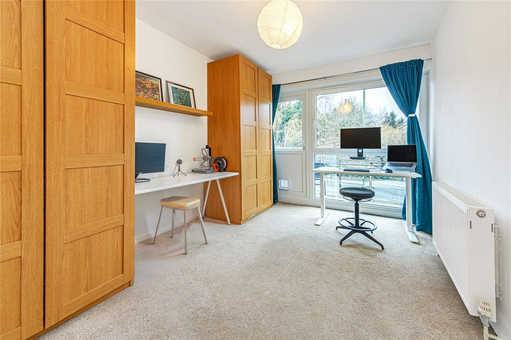 Additional image 9 of 2 bed flat for saleBrook Court, Watling Street, Radlett, Hertfordshire WD7