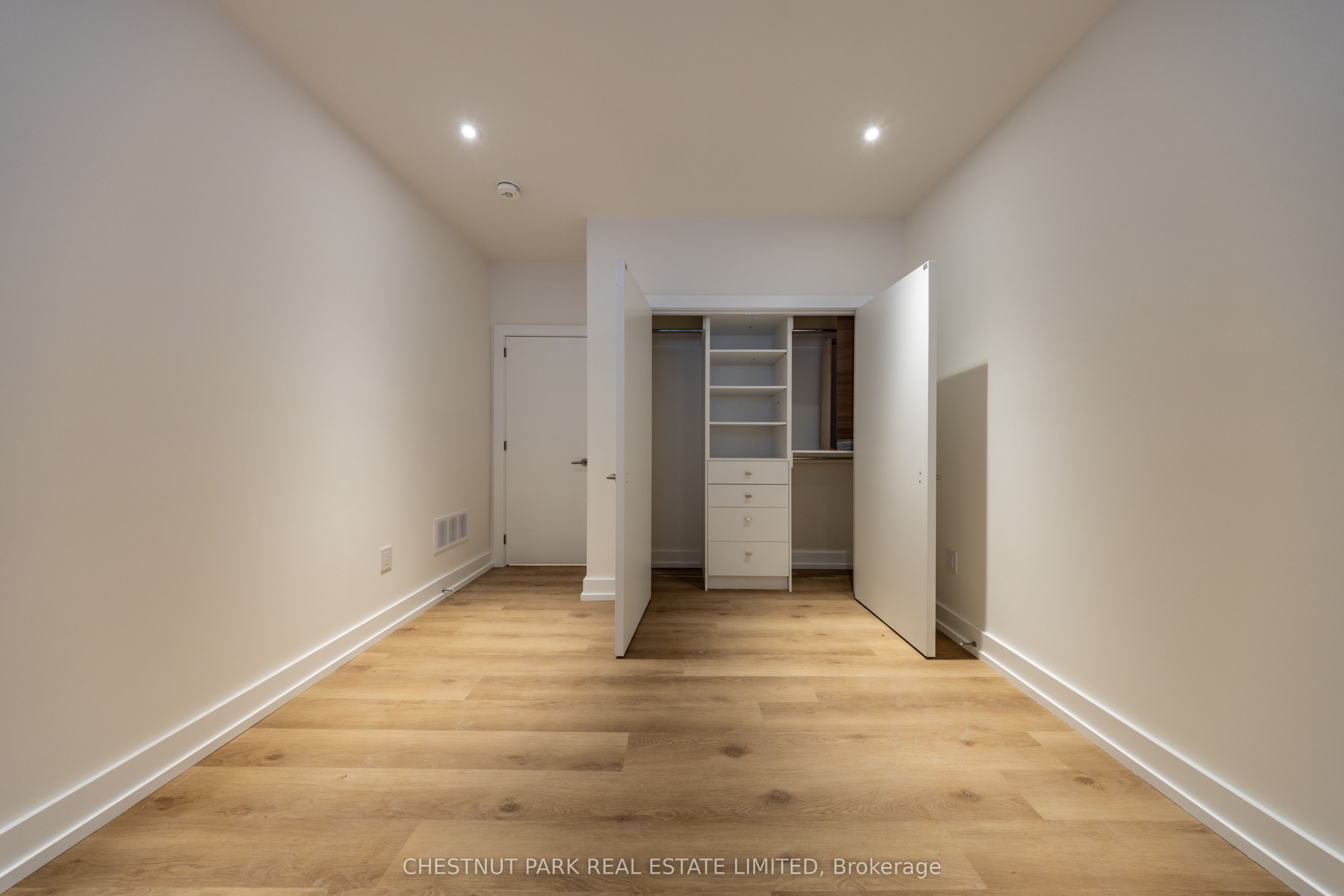 A-29 Hatherley Road, Toronto, ON, M6E 1V8 photo 3