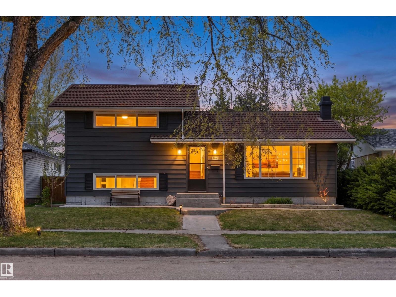 8904 168 Street NW, Edmonton, AB, T5R2X2