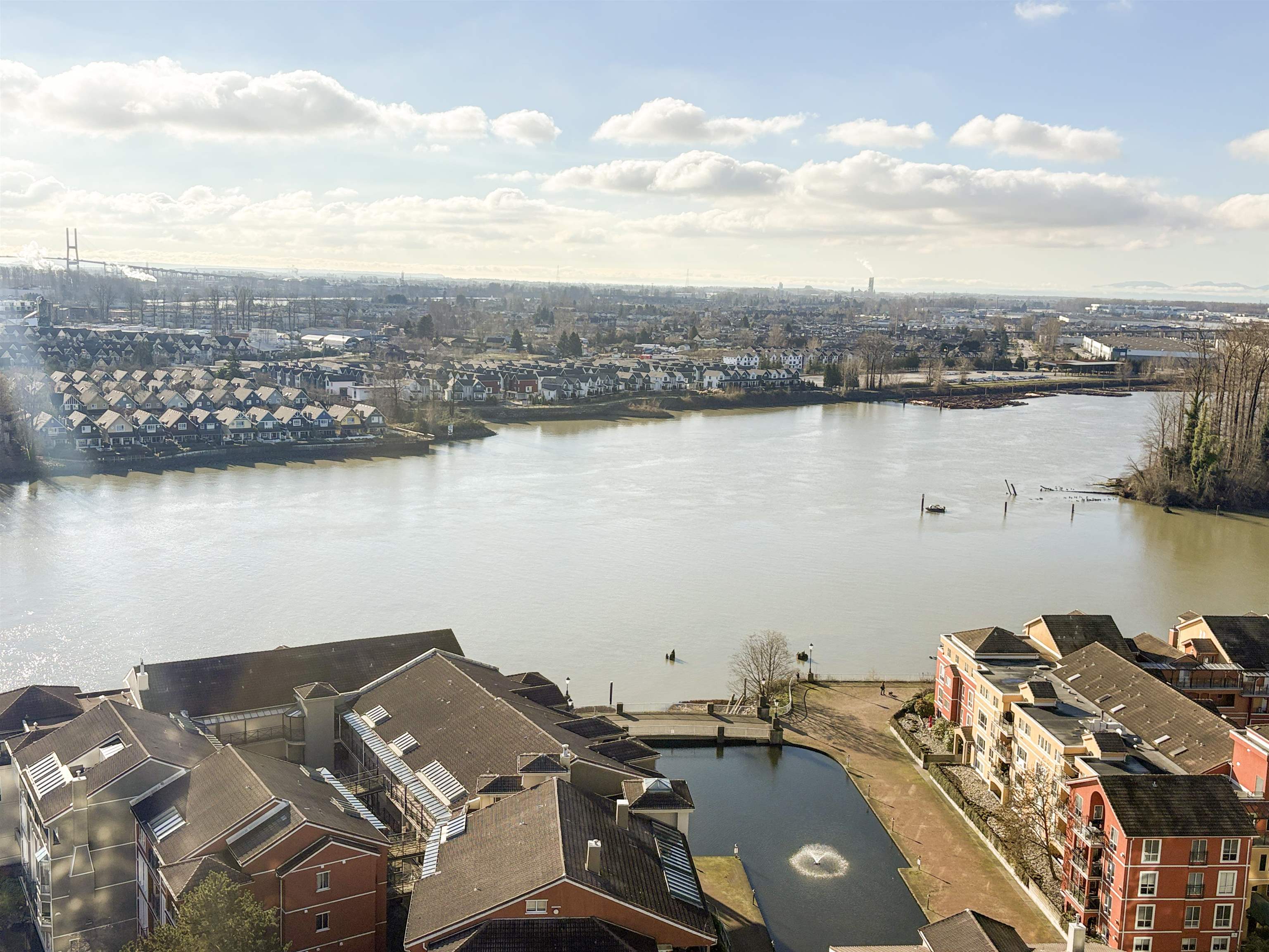 2004-1 Renaissance Square, New Westminster, BC, V3M 0B6 photo 5