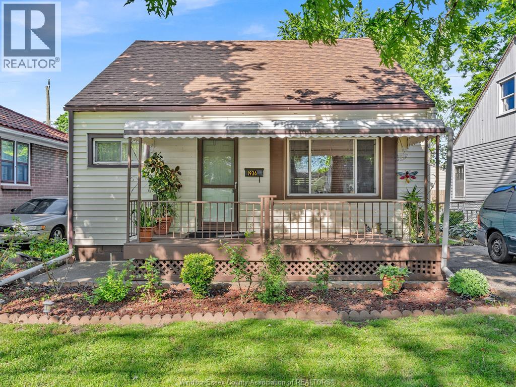 1936 Central , Windsor, ON, N8W4H9 photo 2