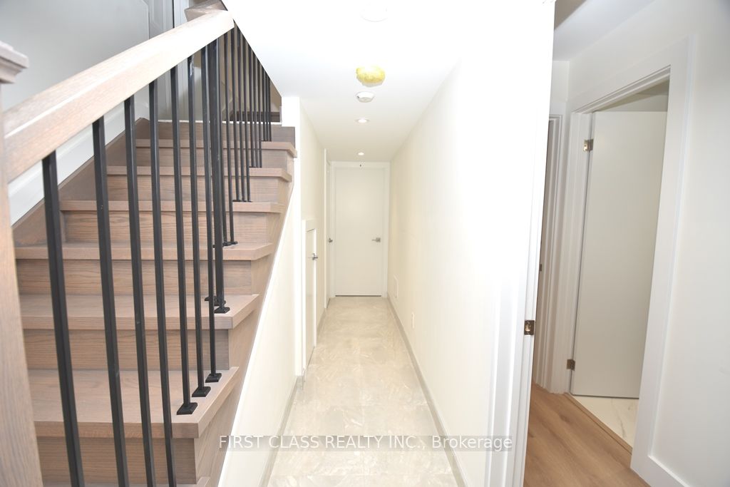 4-51 Craydon Avenue, Toronto, ON, M6M 2C8 photo 3