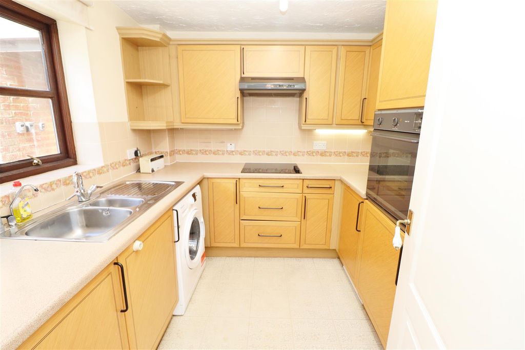 Additional image 6 of 2 bed flat for saleSlade Court, Watling Street, Radlett WD7