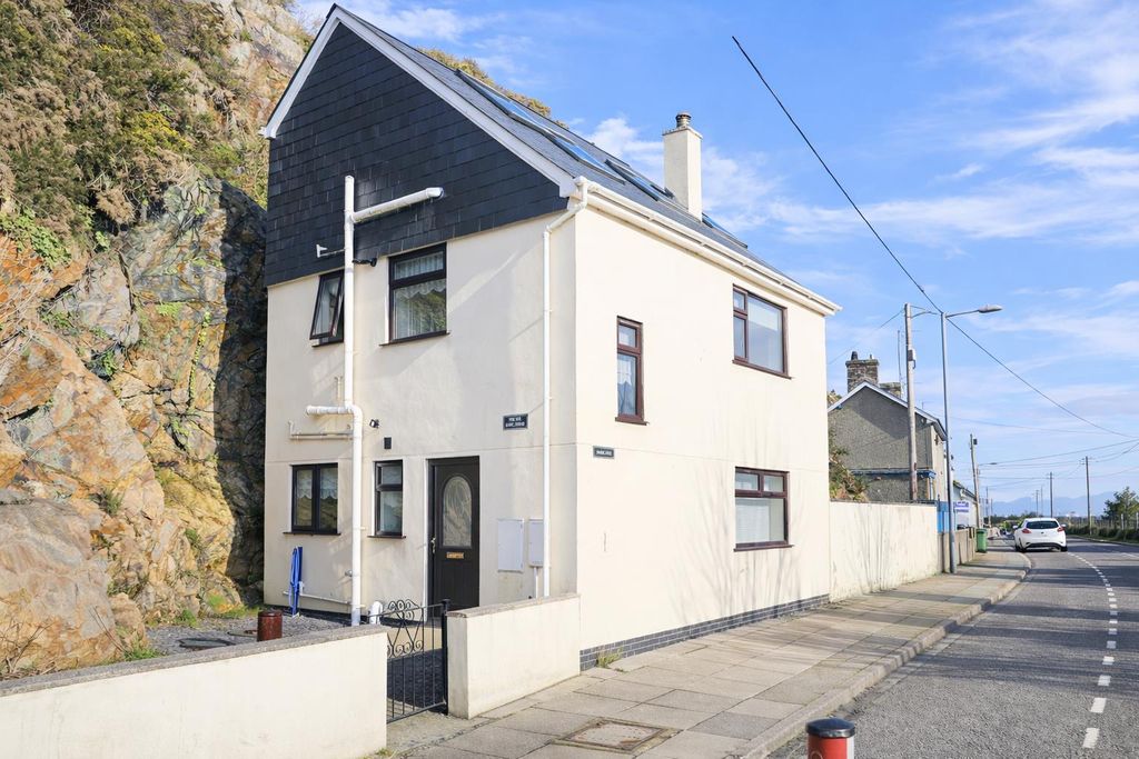 4 bed detached house for saleAbererch Road, Pwllheli LL53