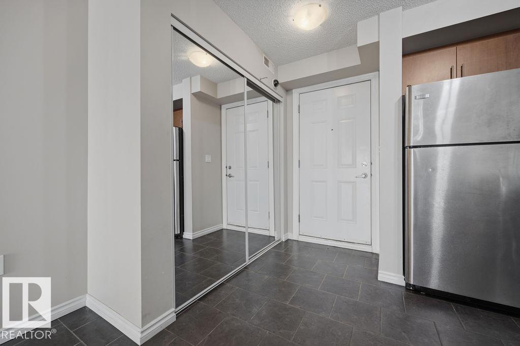 204-10118 106 Avenue NW, Edmonton, AB, T5H0B8 photo 2