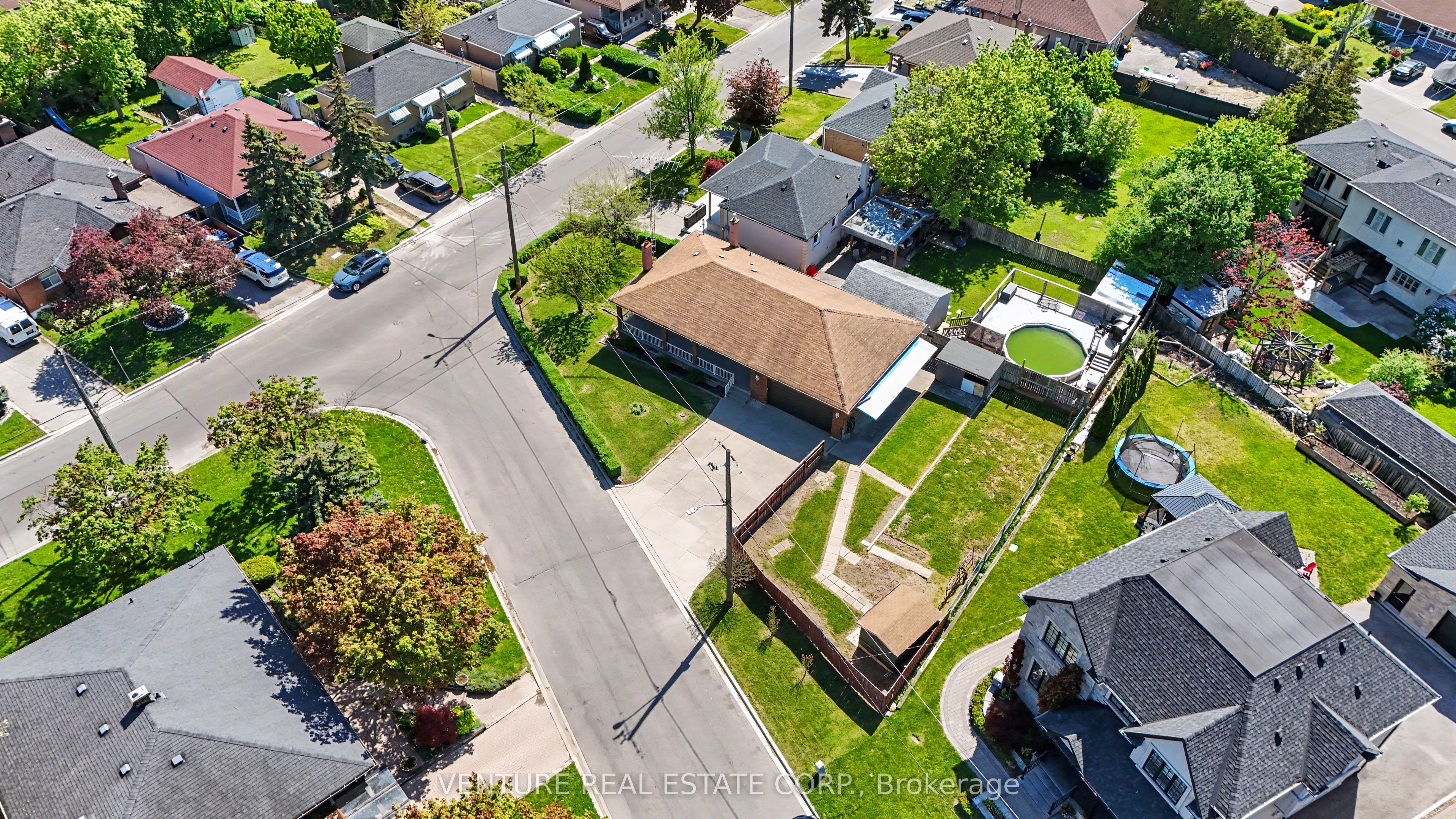 Additional image 2 of 2 Redfern Avenue, Toronto, ON, M3M 1L3