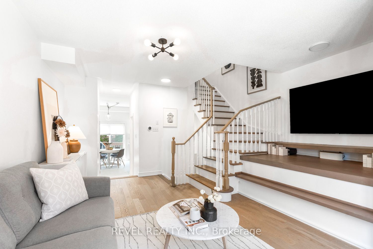 8 Grogan Mews, Toronto, ON, M6H 4J9 photo 4