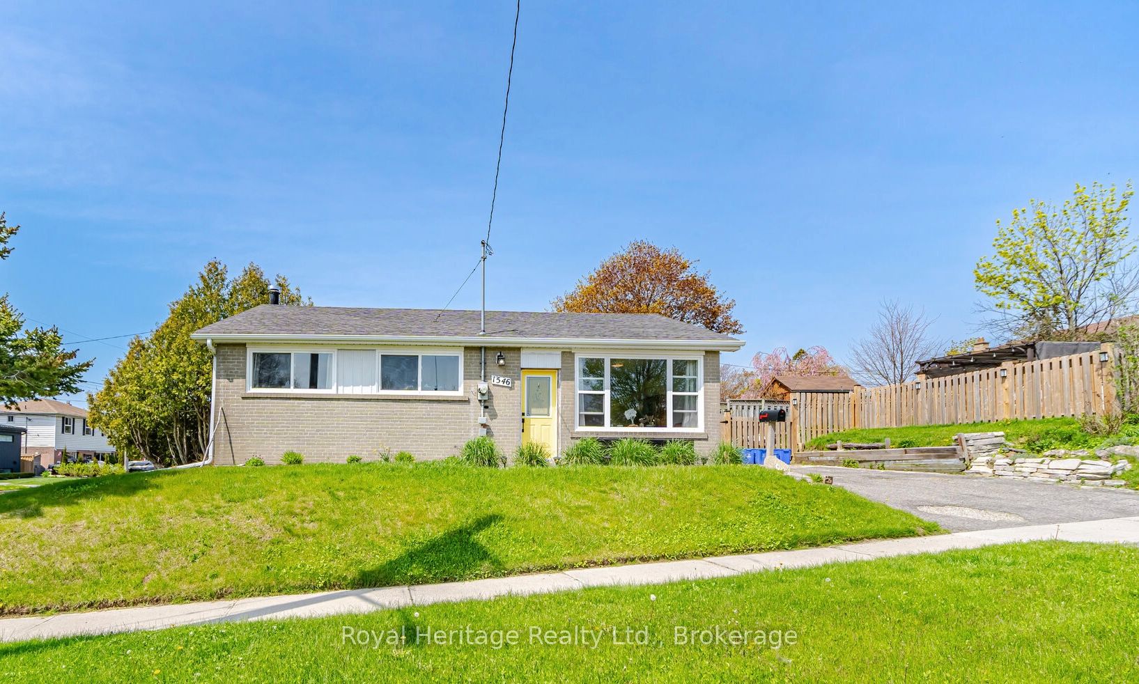 1546 Lakemount Street, Oshawa, ON, L1J 3Y2