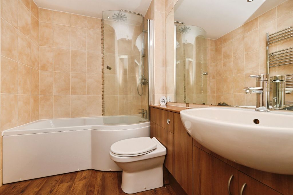 Additional image 9 of 2 bed flat for saleWeir Gardens, Rayleigh SS6