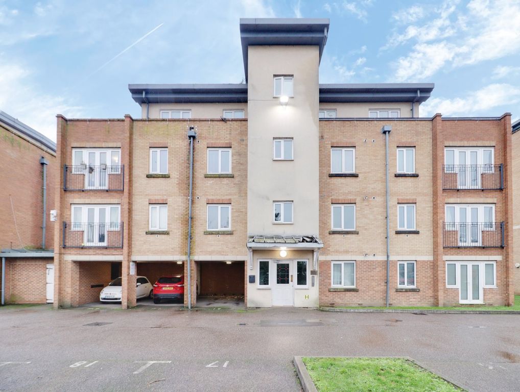 2 bed flat for salePlover House, Capstan Drive, Rainham RM13
