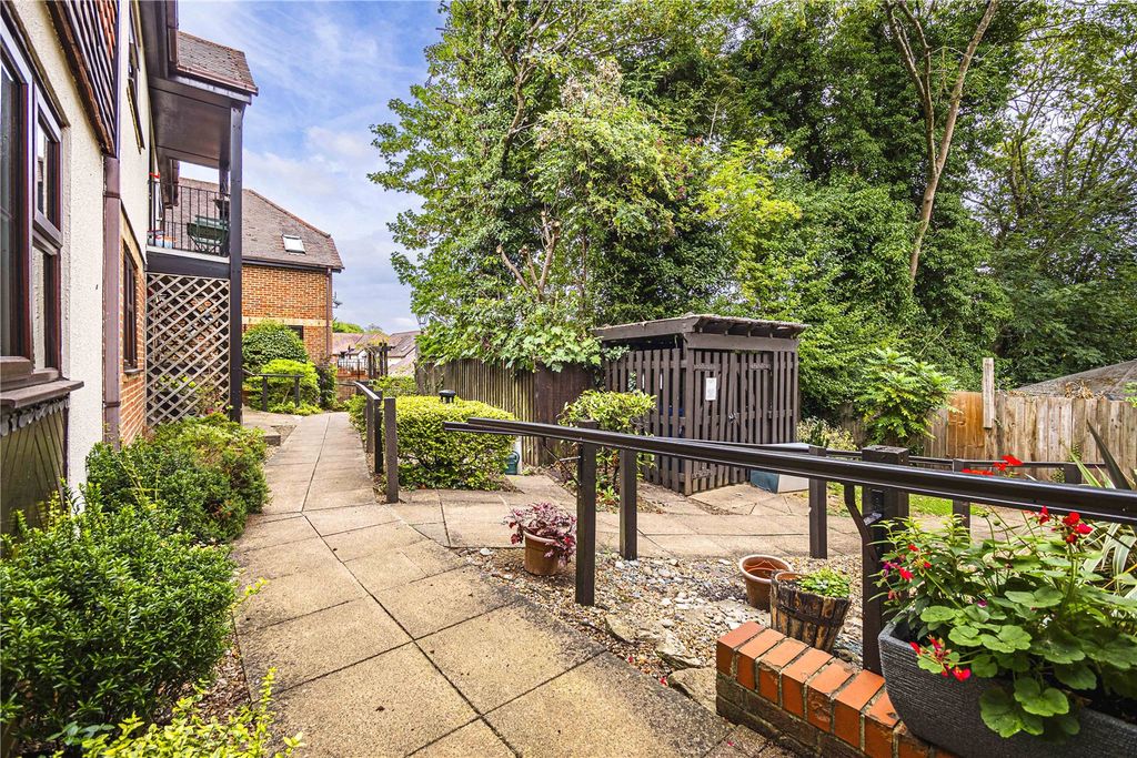 Additional image 14 of 2 bed flat for saleWatling Street, Radlett, Hertfordshire WD7