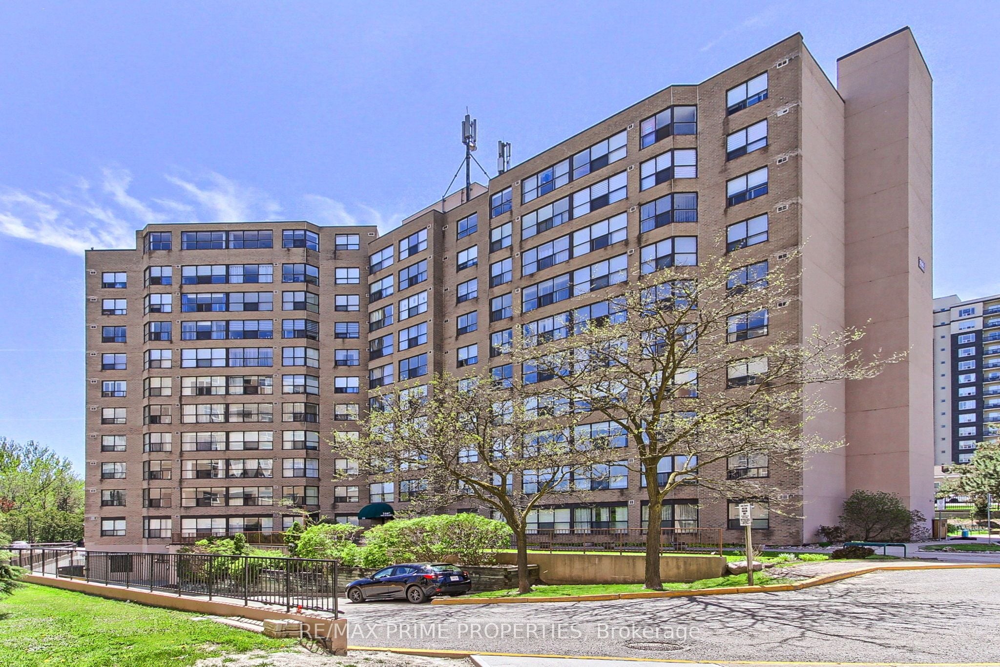 603-250 Davis Drive, Newmarket, ON, L3Y 7T7