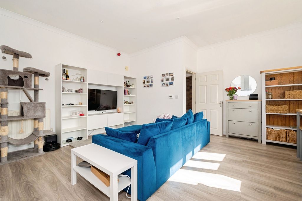 2 bed flat for saleTreruffe Hill, Redruth, Cornwall TR15 photo 2