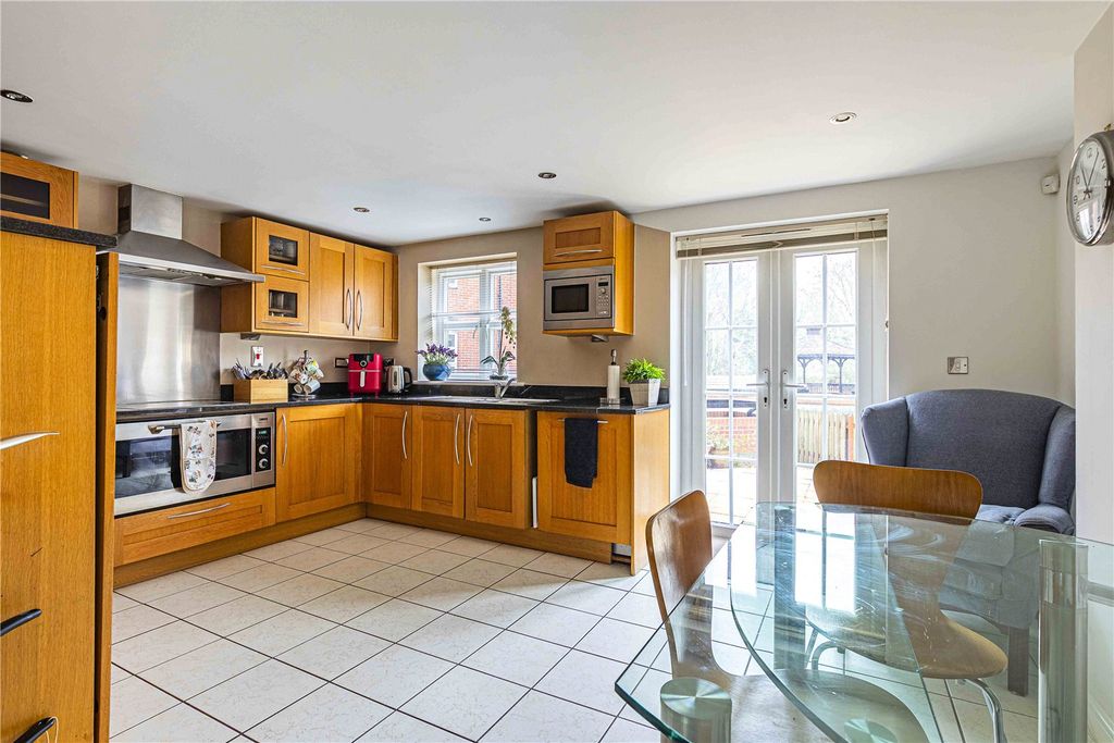 Additional image 3 of 2 bed flat for saleWatling Street, Radlett, Hertfordshire WD7