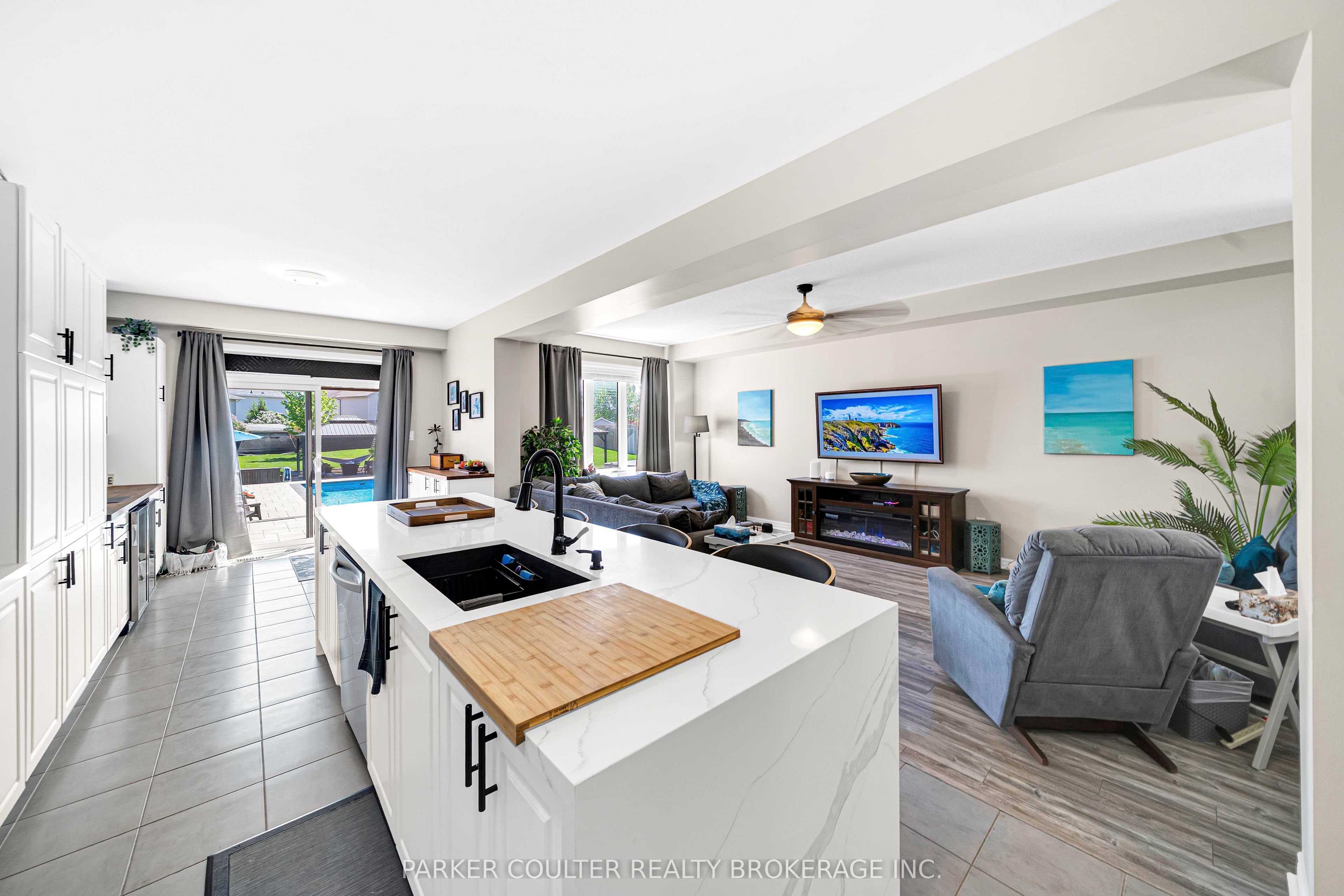 28 Sasco Way, Essa, ON, L3W 0C8 photo 4