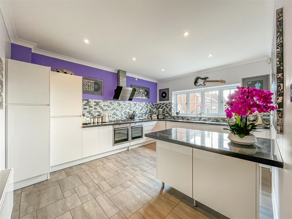 Additional image 11 of 5 bed detached house for saleAshingdon Heights, Rochford SS4