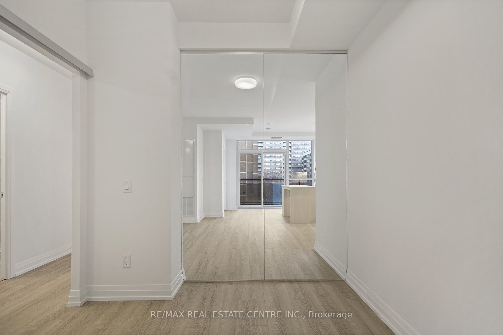 409-286 Main Street, Toronto, ON, M4C 0B3 photo 3