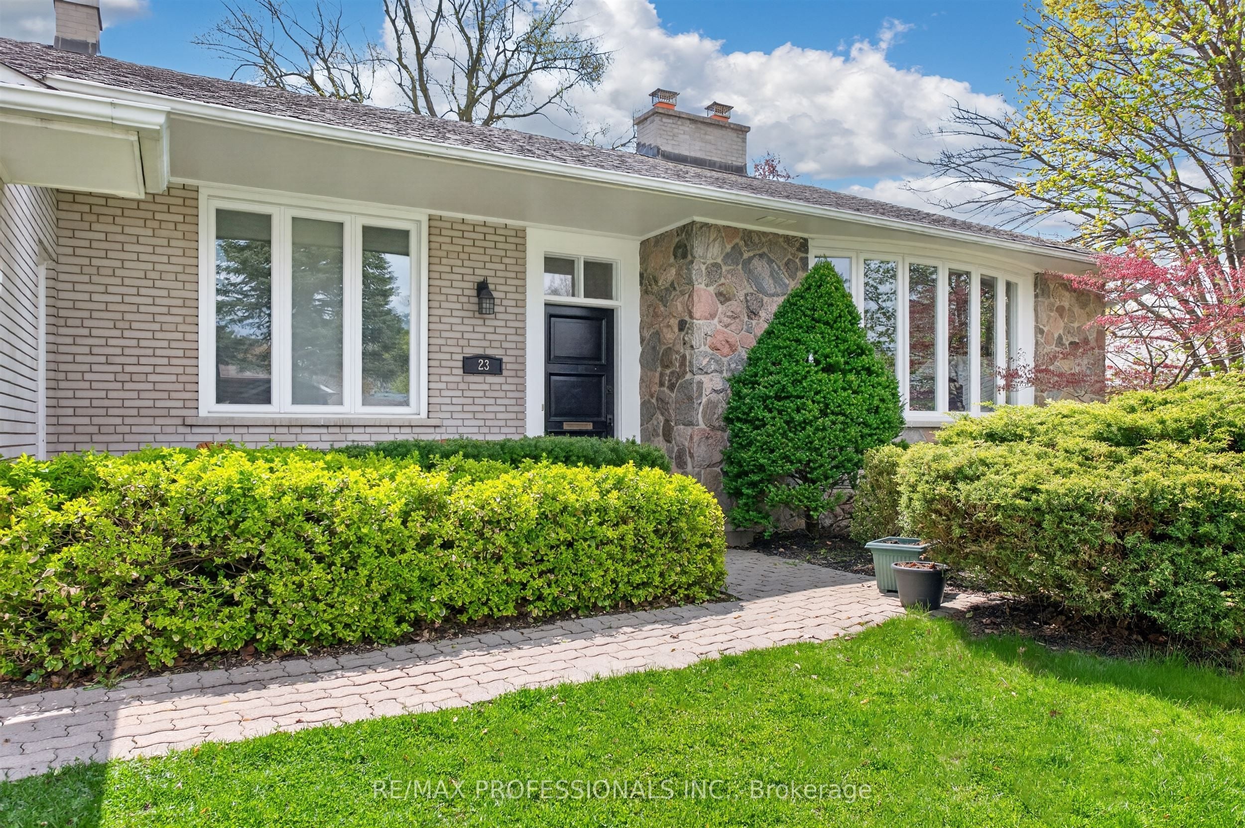 23 Ravensbourne Crescent, Toronto, ON, M9A 2A9 photo 4