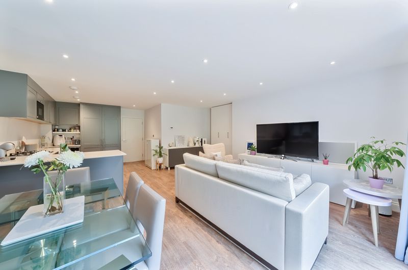 3 bed flat for saleFordwich House, Higher Drive, Purley CR8