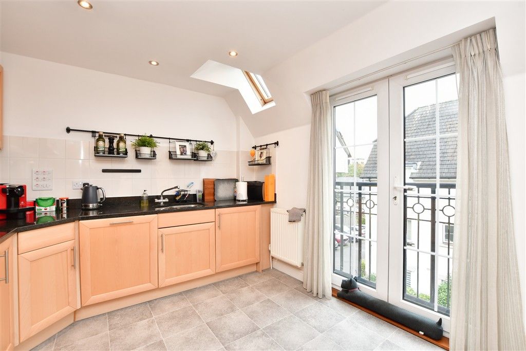 3 bed flat for saleHartington Close, Reigate, Surrey RH2