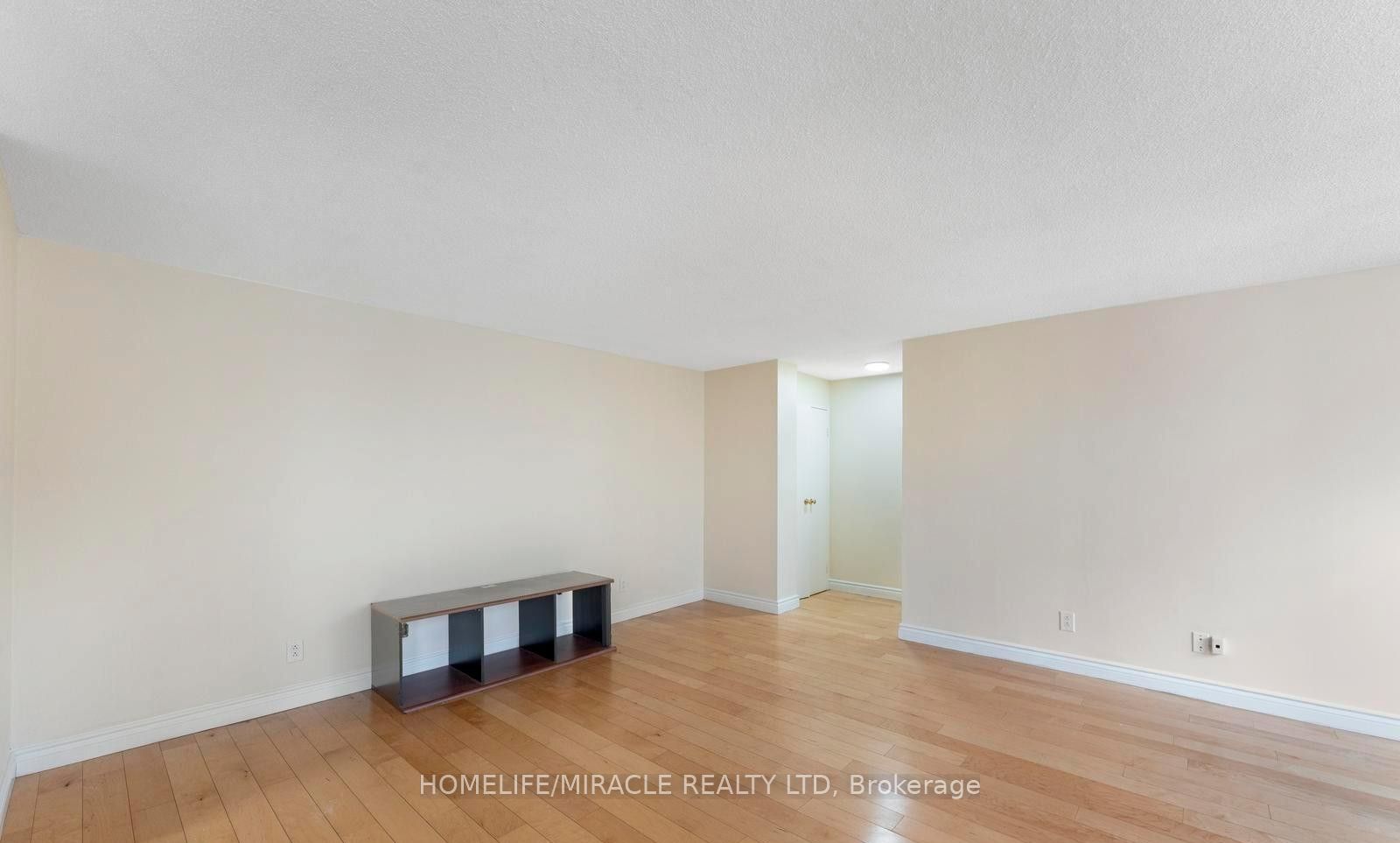 202-3700 Kaneff Crescent N, Mississauga, ON, L5A 4B8 photo 5
