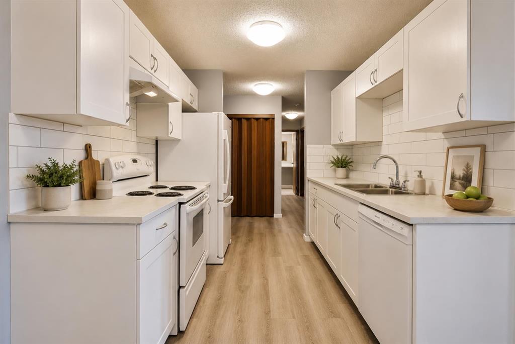 308-85 Foxbend Crescent N, Lethbridge, AB, T1H5T4 photo 2