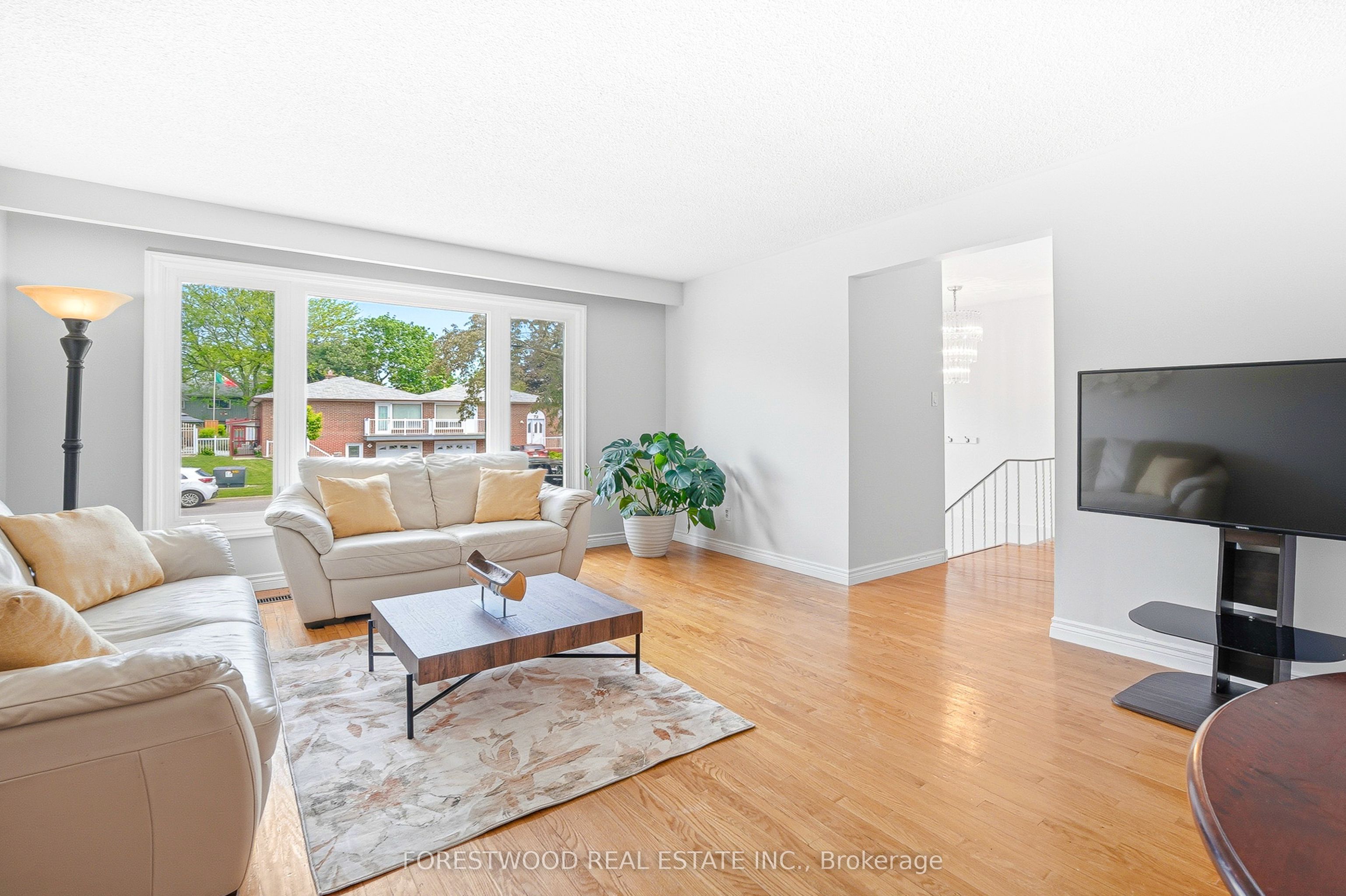 Additional image 3 of 69 Surbray Grove, Mississauga, ON, L5B 2E2