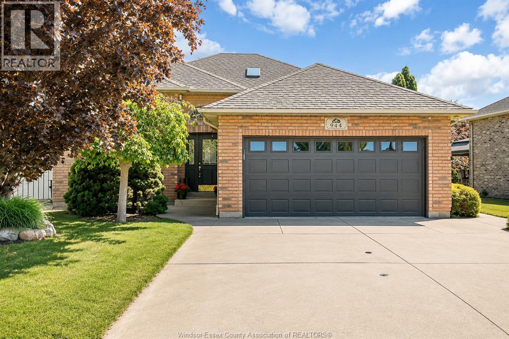 944 Imperial Crescent, Windsor, ON, N9G2T2 photo 2