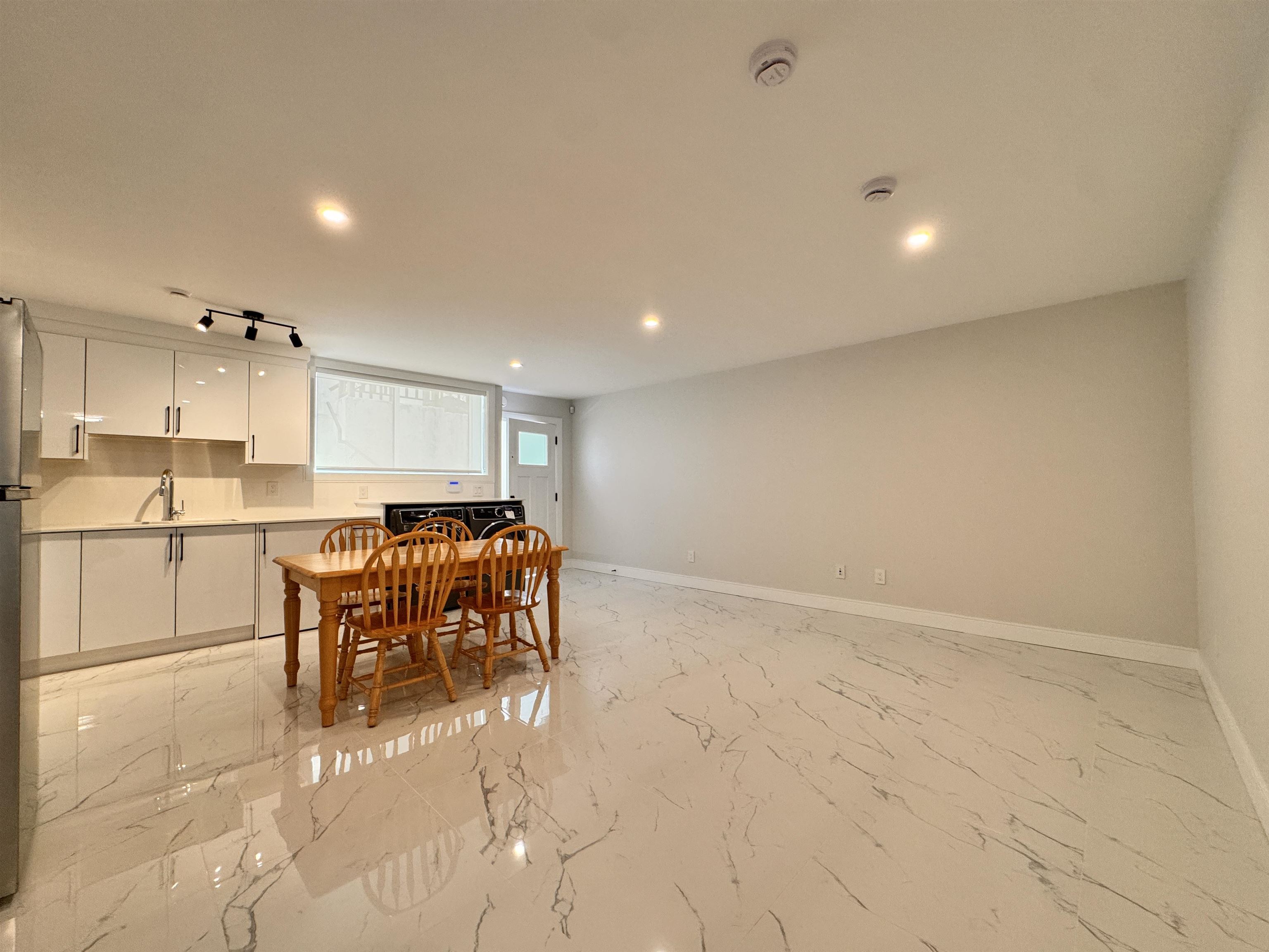S1-6680 Waltham Avenue, Burnaby, BC, V5H 3V8 photo 2