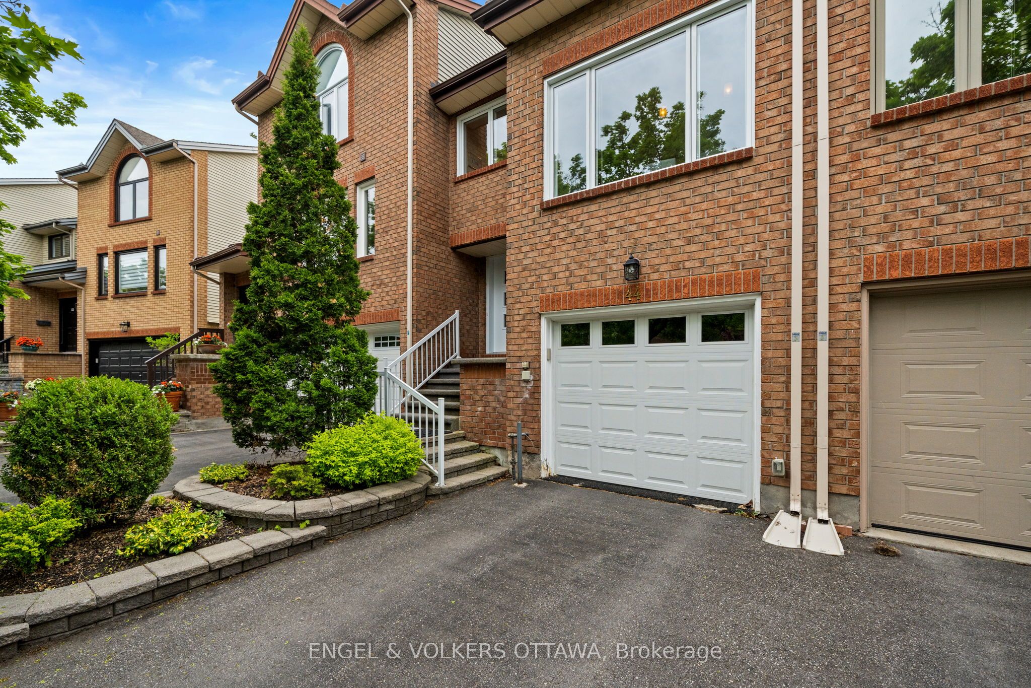Additional image 3 of 44 Dunbarton Court, Ottawa, ON, K1K 4L4