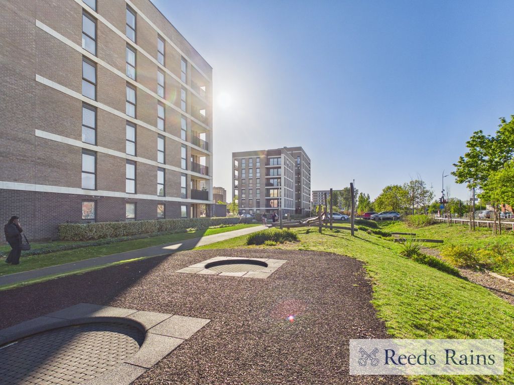 2 bed flat for saleFairmont Road, Rainham RM13