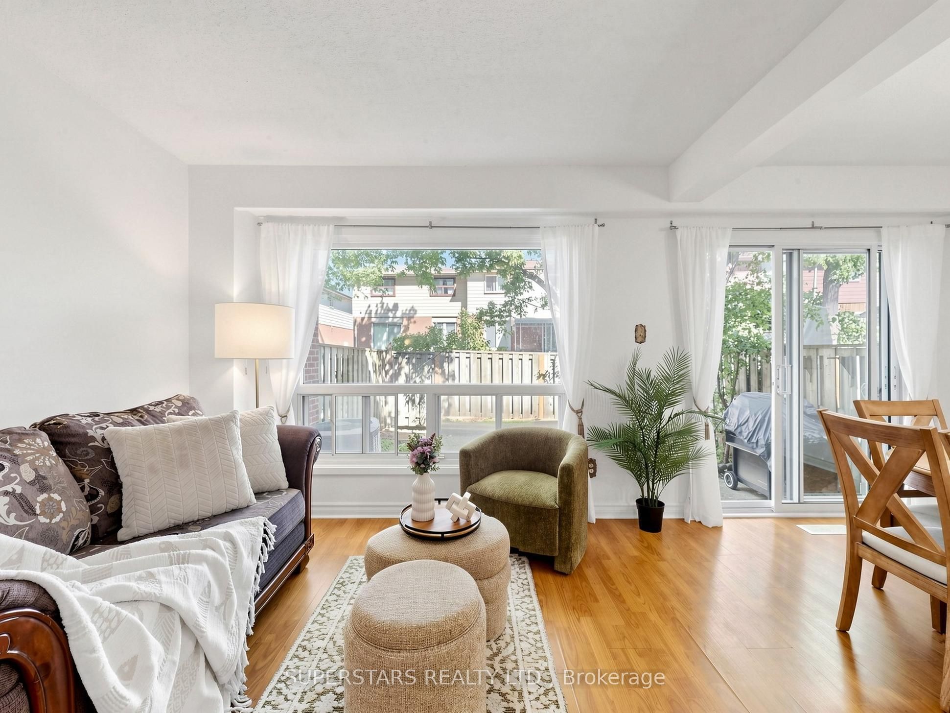 Additional image 2 of 33-3025 Cedarglen Gate, Mississauga, ON, L5C 2V7