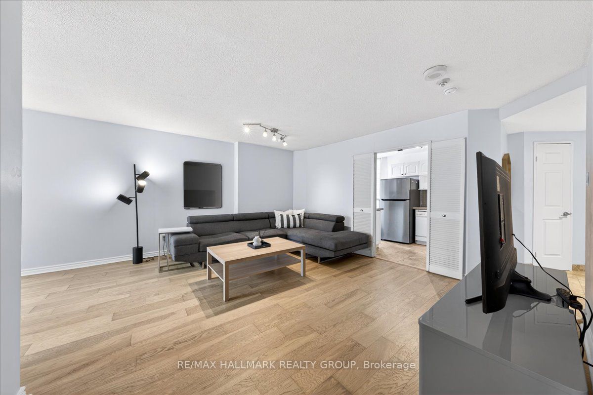 Additional image 6 of 1506-55 Centre Avenue, Toronto, ON, M5G 2H5